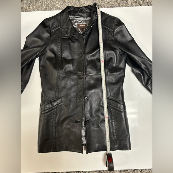 Danier women’s leather jacket with lining size small - Picture 8 of 9